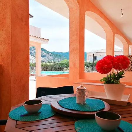 Rosy Two-bedroom With Pool Porto Cervo