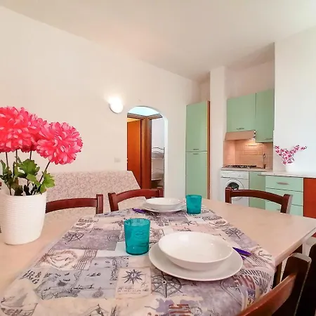 Rosy Two-bedroom With Pool *