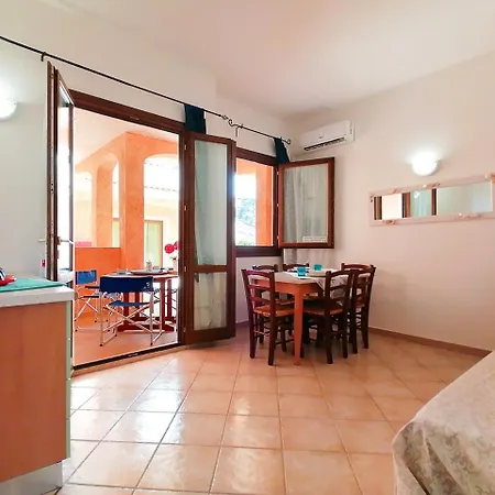 Dom wakacyjny Rosy Two-bedroom With Pool