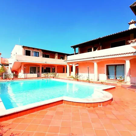 Casa de Férias Rosy Two-bedroom With Pool