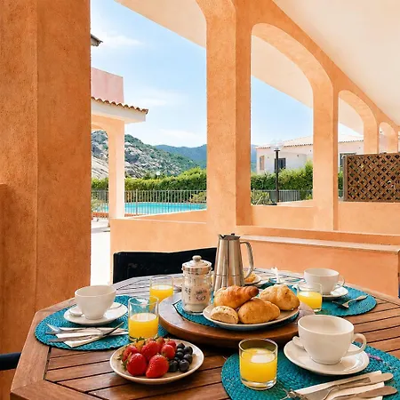 Rosy Two-bedroom With Pool