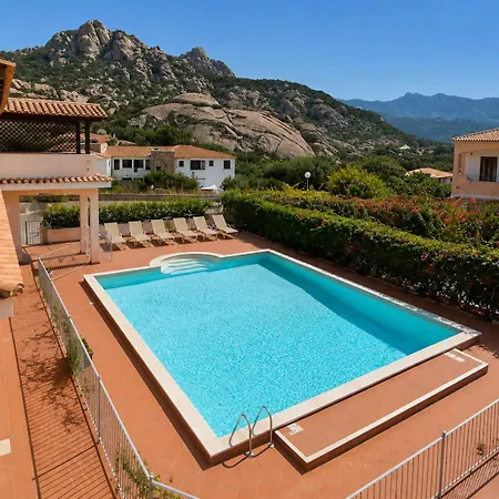 Rosy Two-bedroom With Pool Porto Cervo